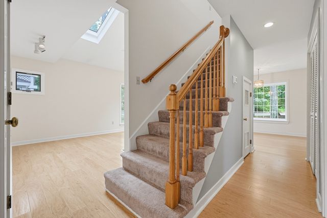 4 Oak Ct 4, Rockland, MA 02370