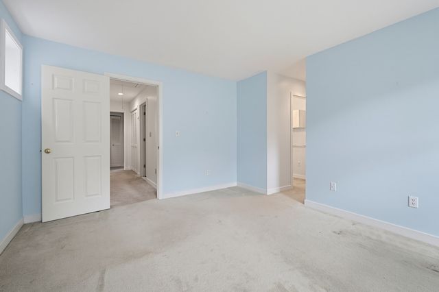 4 Oak Ct 4, Rockland, MA 02370