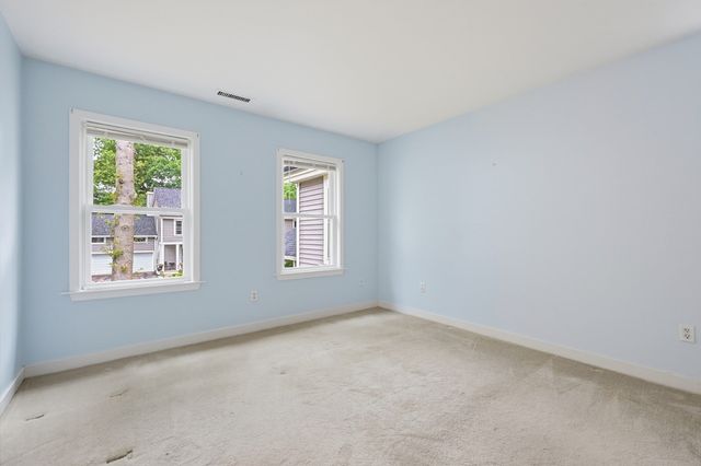 4 Oak Ct 4, Rockland, MA 02370