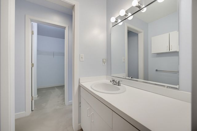 4 Oak Ct 4, Rockland, MA 02370