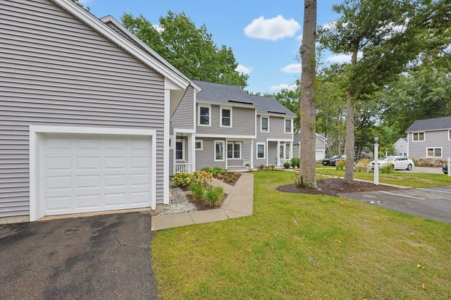 4 Oak Ct 4, Rockland, MA 02370
