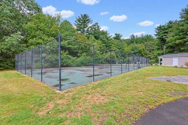 4 Oak Ct 4, Rockland, MA 02370