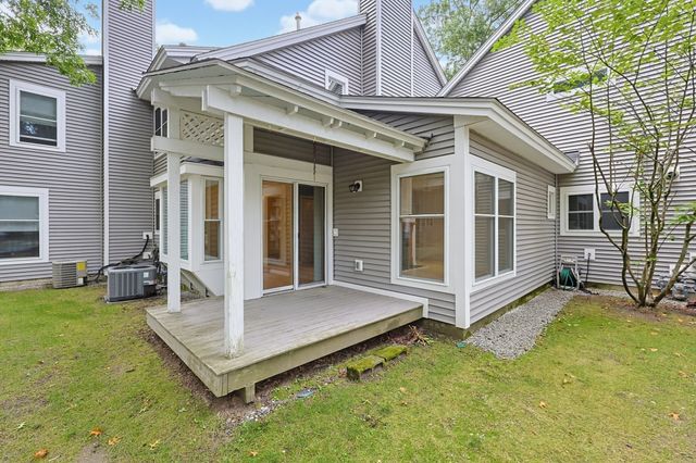 4 Oak Ct 4, Rockland, MA 02370