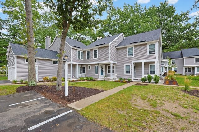 4 Oak Ct 4, Rockland, MA 02370