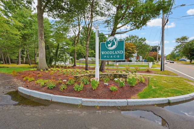 4 Oak Ct 4, Rockland, MA 02370