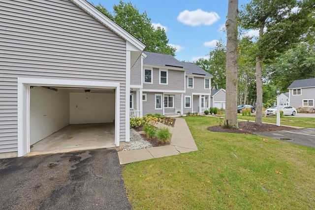 4 Oak Ct 4, Rockland, MA 02370