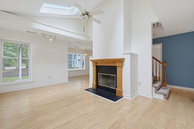 4 Oak Ct 4, Rockland, MA 02370