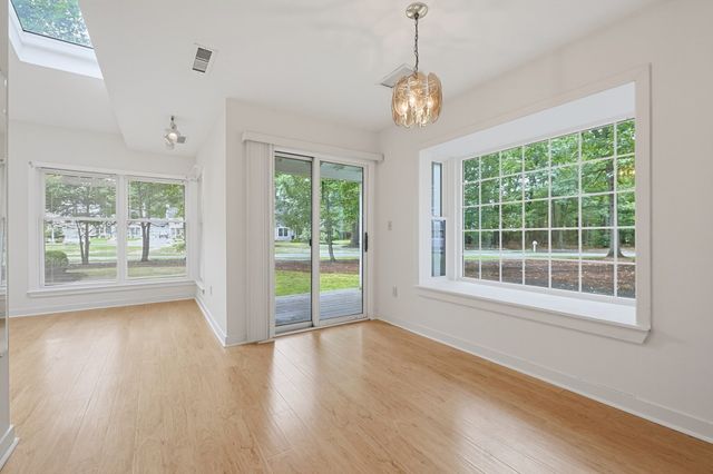4 Oak Ct 4, Rockland, MA 02370