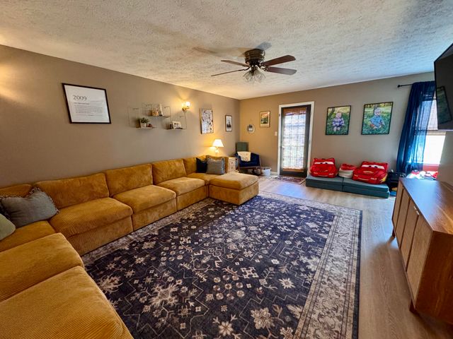 2220 Redbud Lane, Paris, KY 40361