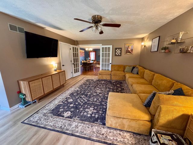 2220 Redbud Lane, Paris, KY 40361