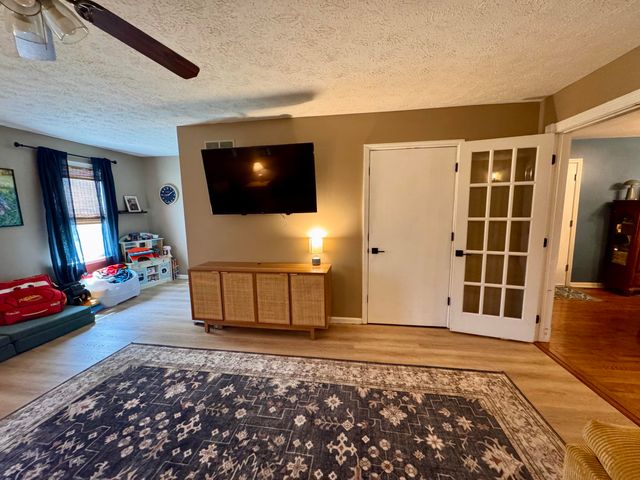 2220 Redbud Lane, Paris, KY 40361