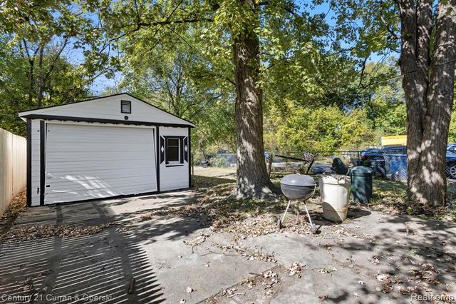 19977 Santa Barbara Drive, Detroit, MI 48221