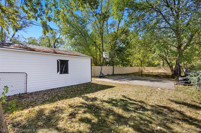 19977 Santa Barbara Drive, Detroit, MI 48221