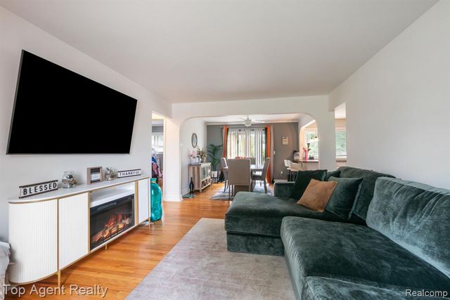 13712 La Chene Avenue, Warren, MI 48088