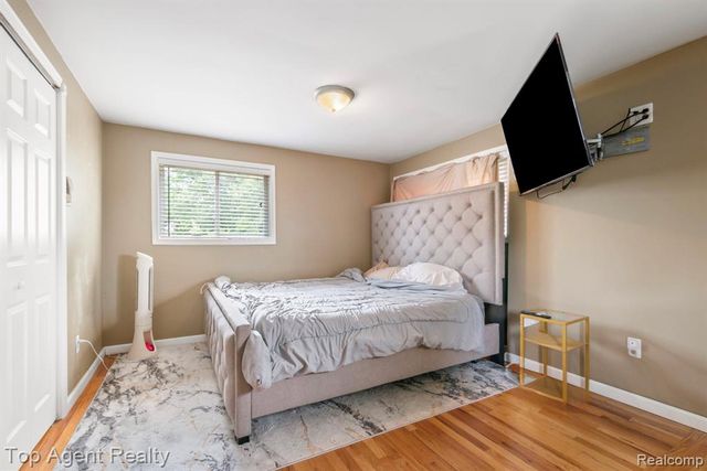 13712 La Chene Avenue, Warren, MI 48088
