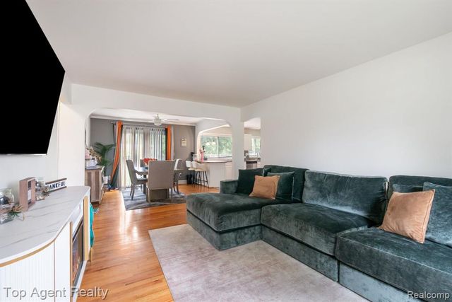 13712 La Chene Avenue, Warren, MI 48088