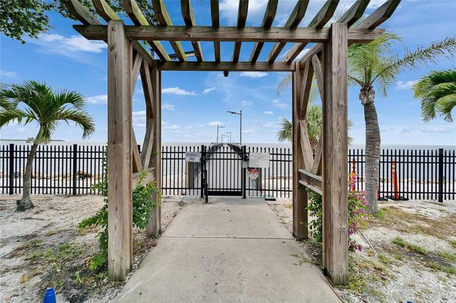 1128 SEAGRAPE DRIVE, Ruskin, FL 33570