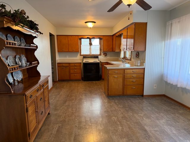 1167 432nd Avenue, Clinton, IA 52732