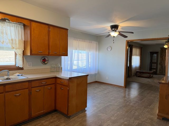 1167 432nd Avenue, Clinton, IA 52732