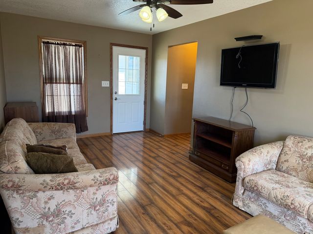 1167 432nd Avenue, Clinton, IA 52732