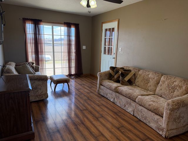 1167 432nd Avenue, Clinton, IA 52732