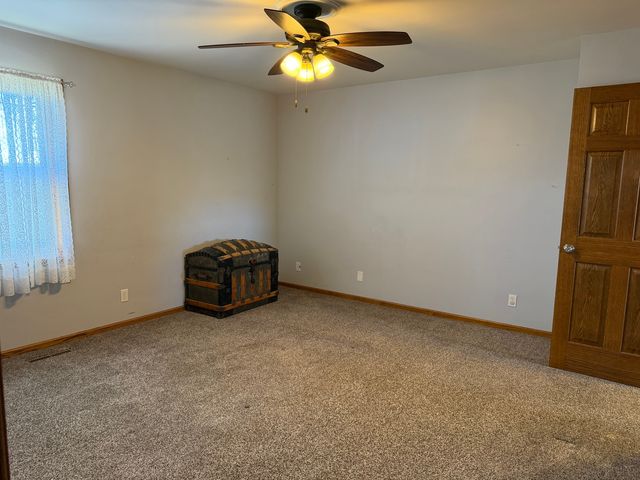 1167 432nd Avenue, Clinton, IA 52732