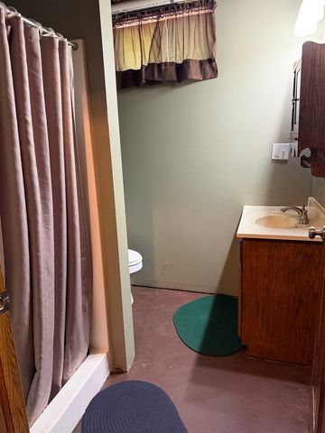 1167 432nd Avenue, Clinton, IA 52732