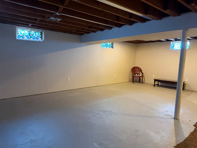 1167 432nd Avenue, Clinton, IA 52732