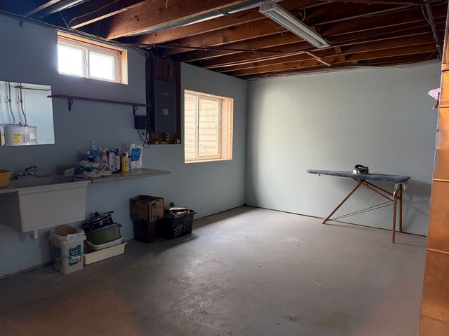 1167 432nd Avenue, Clinton, IA 52732