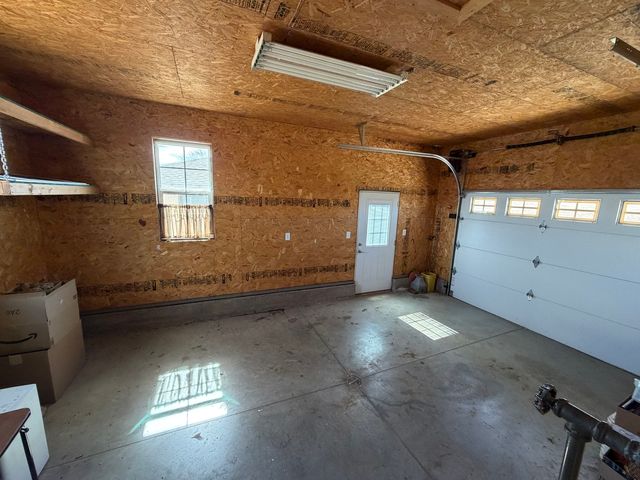 1167 432nd Avenue, Clinton, IA 52732