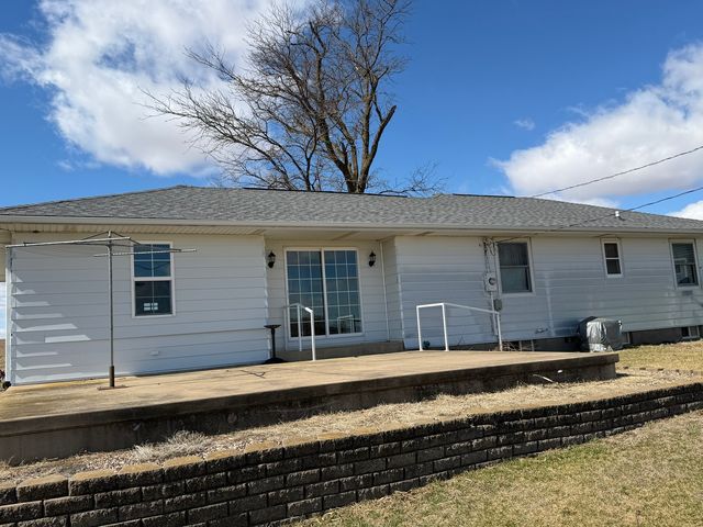 1167 432nd Avenue, Clinton, IA 52732