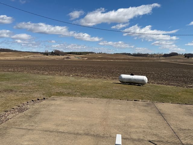 1167 432nd Avenue, Clinton, IA 52732