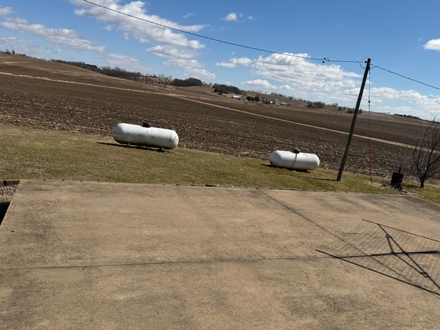 1167 432nd Avenue, Clinton, IA 52732