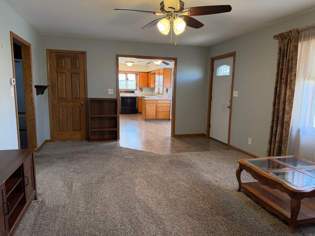 1167 432nd Avenue, Clinton, IA 52732