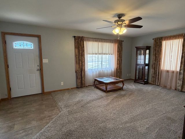 1167 432nd Avenue, Clinton, IA 52732