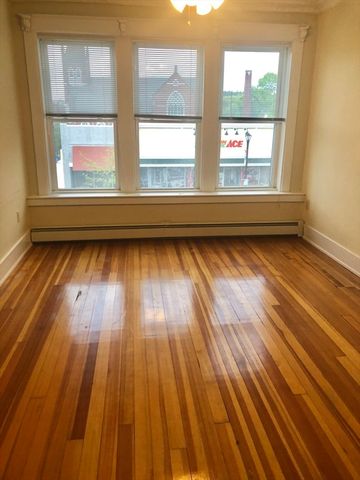 27 High Street 1, Clinton, MA 01510