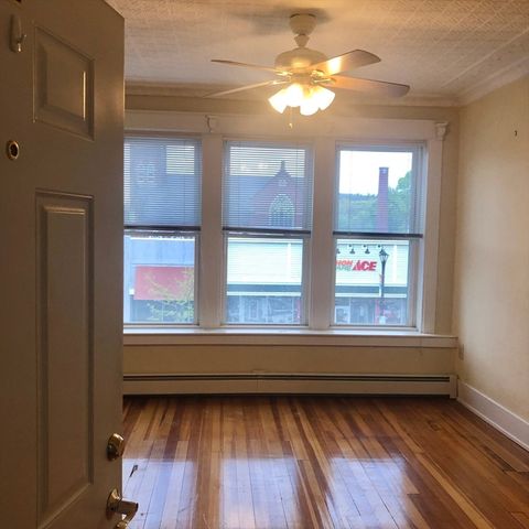 27 High Street 1, Clinton, MA 01510