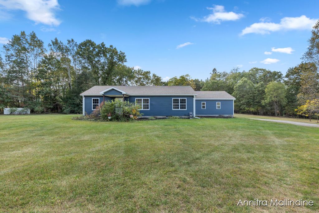 2929 Montcalm Avenue Se, Lowell Twp, MI 49331