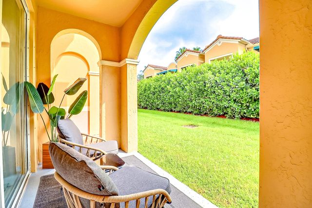 11781 St Andrews Place 107, Wellington, FL 33414
