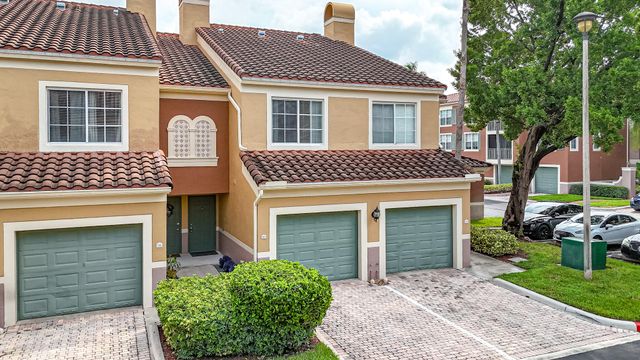 11781 St Andrews Place 107, Wellington, FL 33414