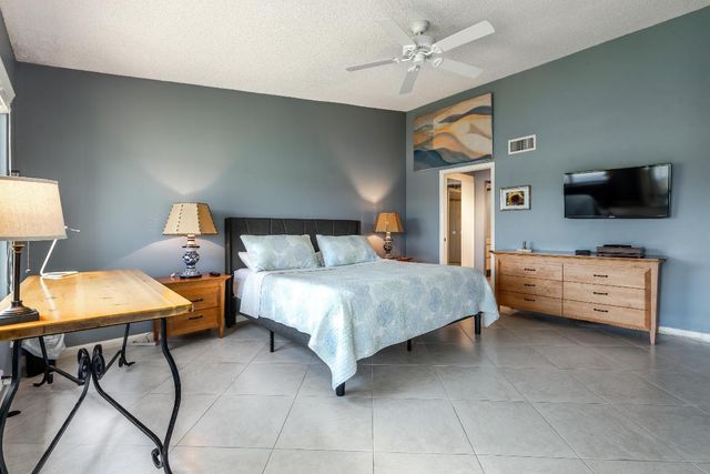 7689 Glendevon Lane 1807, Delray Beach, FL 33446