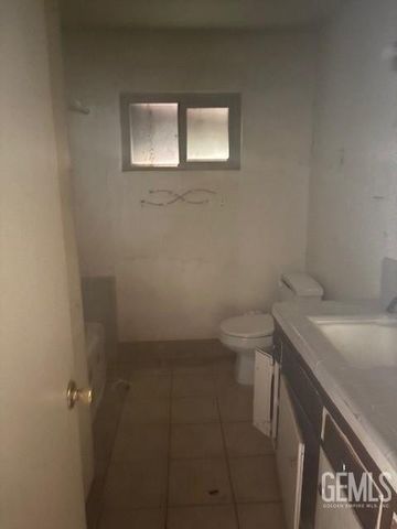 3700 Argent Street, Bakersfield, CA 93304