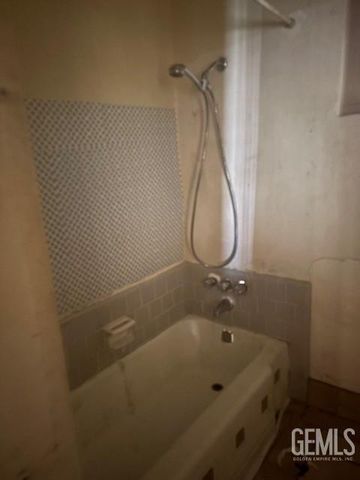 3700 Argent Street, Bakersfield, CA 93304