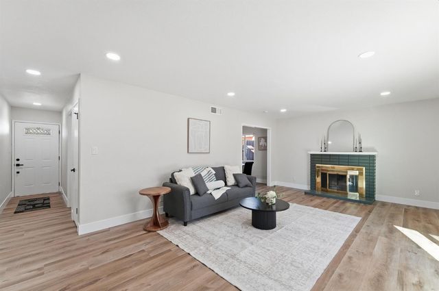 1626 Vicksburg St, Modesto, CA 95351