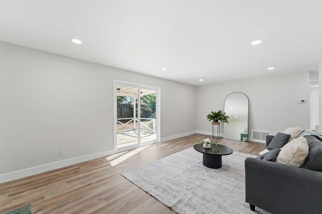 1626 Vicksburg St, Modesto, CA 95351