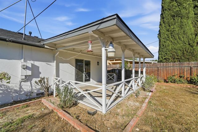 1626 Vicksburg St, Modesto, CA 95351