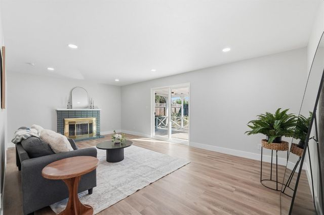 1626 Vicksburg St, Modesto, CA 95351