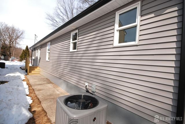 824 Drake Avenue, Middlesex, NJ 08846