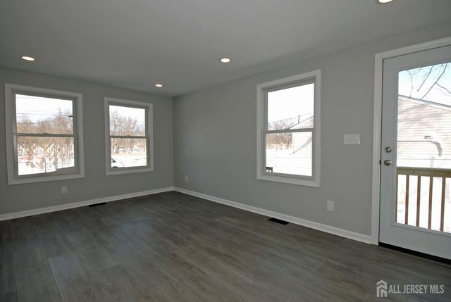 824 Drake Avenue, Middlesex, NJ 08846