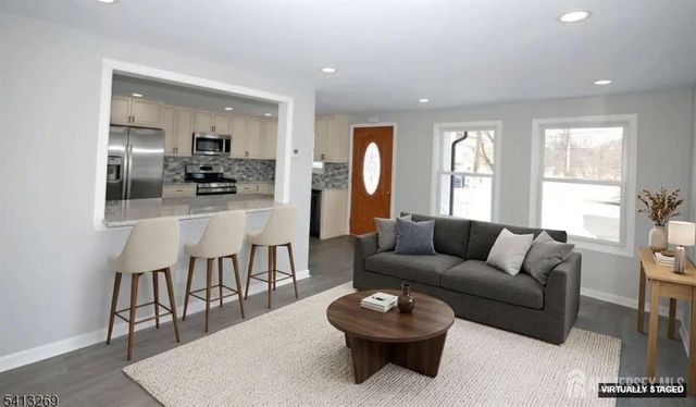 824 Drake Avenue, Middlesex, NJ 08846